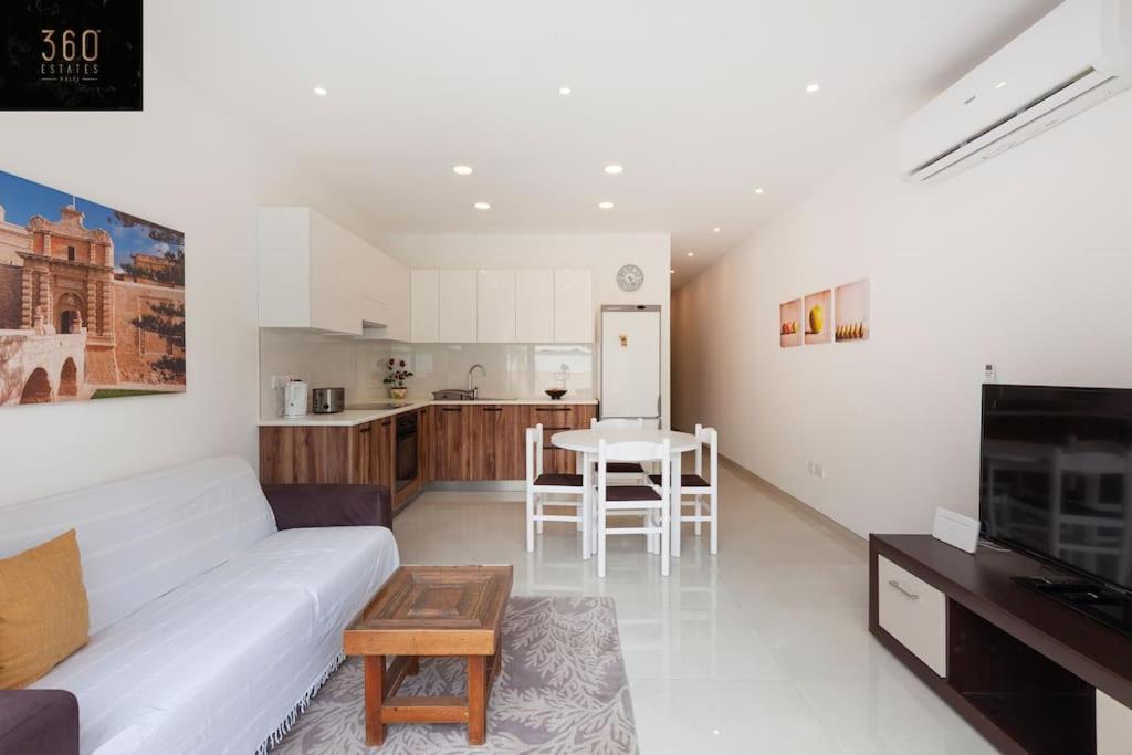 Comfy Apt With Terrace, 5 Mins To Sliema Ferries By 360 Estates Gzira Экстерьер фото